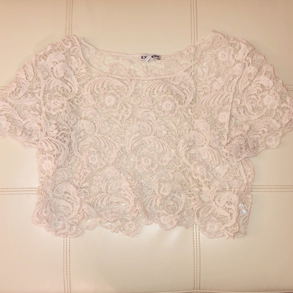 Express Lace Short Sleeve Crop Top